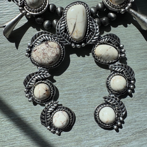 White Howlite Squash Blossom Necklace in Southwestern Navajo Style - Picture 3 of 8